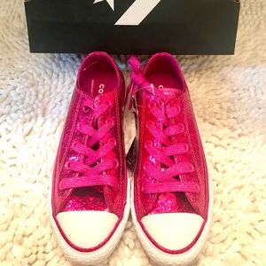 FUCHSIA YOUTH CONVERSE LOW TOPS